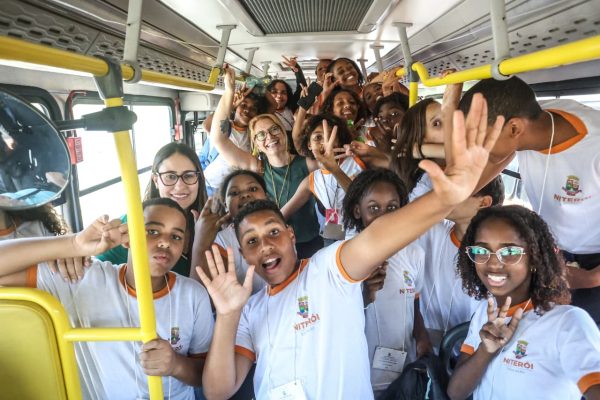 Programa da Prefeitura de Niterói leva mais de nove mil alunos a museus e pontos turísticos da cidade 55 Alunos de Niterói