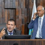 Douglas Ruas e Jair Bittencourt no plenário da Alerj