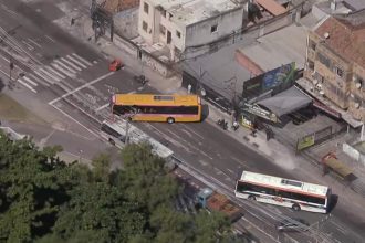 Bandidos roubam chaves de seis ônibus e atravessam três na Avenida Ernani Cardoso