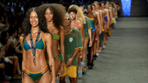 Mãos no holofote e a identidade que não se replica; o terceiro dia da Rio Fashion Week