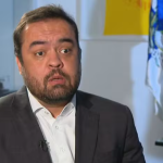 Cláudio Castro, que ainda estava na gestão quando governo assinou acordo com empresa de jatinhos