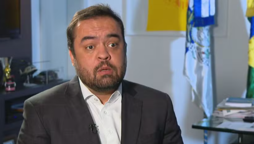 Cláudio Castro, que ainda estava na gestão quando governo assinou acordo com empresa de jatinhos