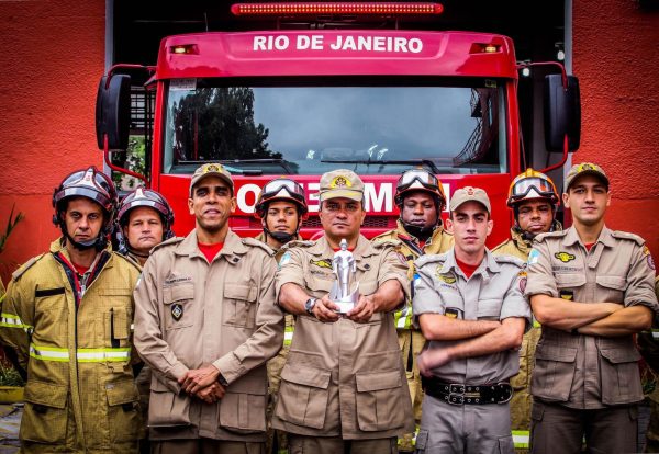 Vidas alheias e riquezas salvar: bombeiros do RJ vão à Europa em missão de R$ 130 mil para 'buscar inovação' 48 Militares do CBMERJ: comitiva vai à Europa em missão estratégica com foco em tecnologia e gestão de crises.