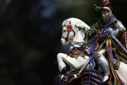 Estátua de São Jorge durante celebração no Rio; santo é padroeiro do estado e feriado do seu dia será seguido por ponto facultativo no Rio