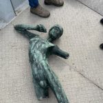 estatua curumim lagoa.jpeg