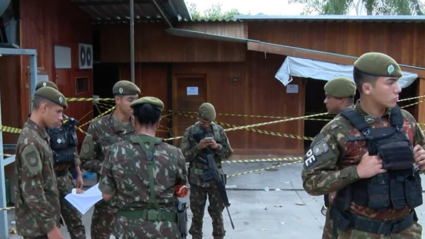 Imagens da ação do Exército que fechou restaurante Tropicana, que fica em área citada em pedido do MPF