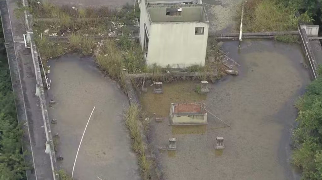 Marco industrial na Zona Norte do Rio, fábrica abandonada é alvo de furtos e acumula grande quantidade de lixo 62 fabrica abandonada rj