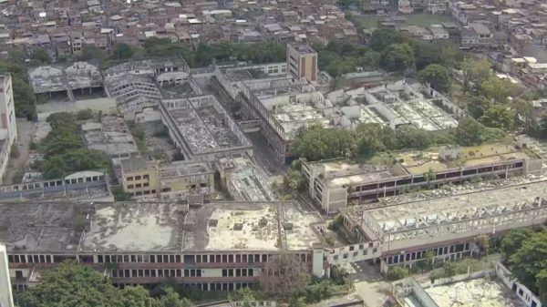 Marco industrial na Zona Norte do Rio, fábrica abandonada é alvo de furtos e acumula grande quantidade de lixo