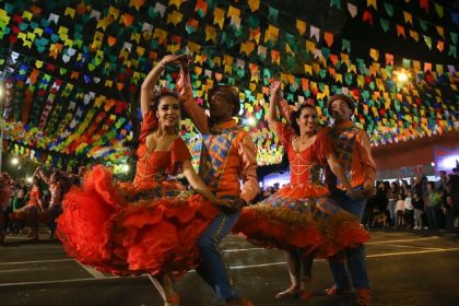 presentações de quadrilha estão entre os projetos contemplados pelo edital “Arraiá Cultural RJ 2026”, que prevê investimento de R$ 10,5 milhões em festas juninas no estado.