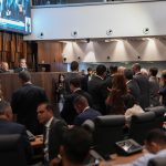 Plenário da Alerj durante a sessão desta terça-feira (14) que debateu eleição e Paes