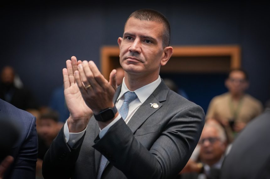 Veja quem são os 44 deputados que votaram em Douglas Ruas para a presidência da Alerj