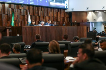 Douglas Ruas no plenário da Alerj