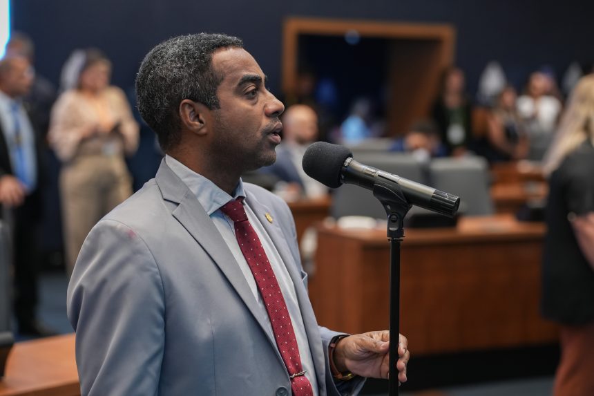 PSOL avalia lançar candidato próprio à cobiçada presidência da Alerj