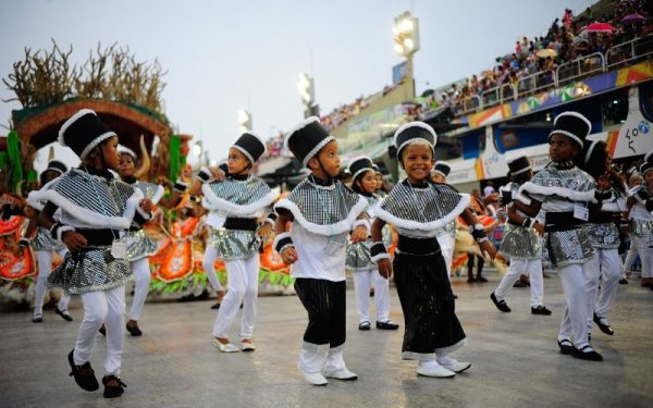 Liesa Mirim; integrantes da escola de samba mirim Herdeiros da Vila