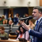 Líder do PDT, Vitor Júnior segue no ringue pela presidência da Alerj como nome da oposição a Douglas Ruas