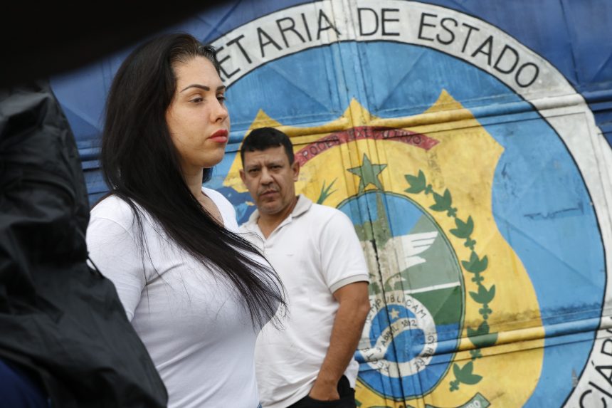 Monique Medeiros, ré pelo homicídio do filho Henry Borel, deixa a prisão no Instituto Penal Santo Expedito, em Bangu.