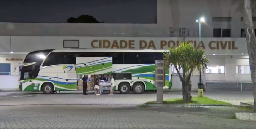 ônibus vindo do Paraguai e levado para cidade da polícia com carga de canetas emagrecedoras