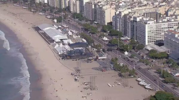Shakira no Rio: em processo de montagem, palco para o megashow em Copacabana será o maior do projeto com 1,3 mil metros quadrados