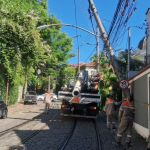 Poste caído após acidente em Santa Teresa