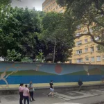Muro da Praça Sarah Kubitschek, em Copacabana, será demolido na próxima semana