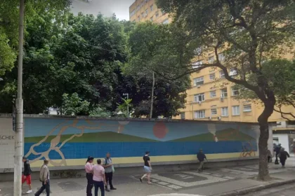 Muro da Praça Sarah Kubitschek, em Copacabana, será demolido na próxima semana