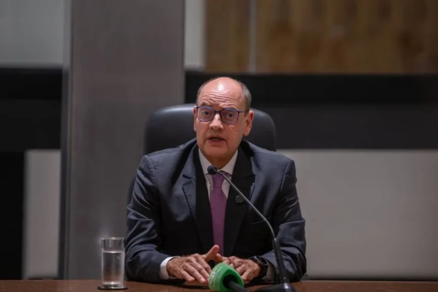 Ricardo Couto de Castro, governador em exercício, decidiu suspender licitações