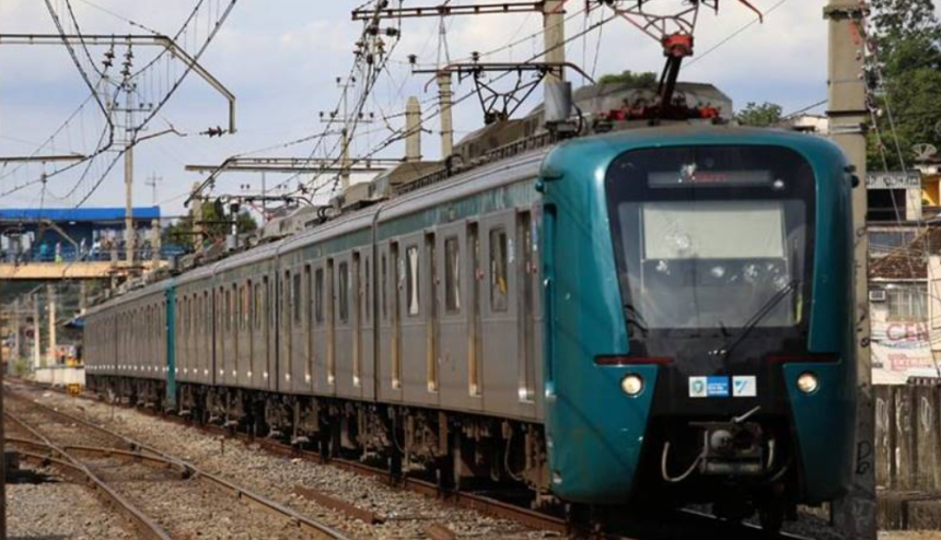 trem da SuperVia chegando ao ramal Saracuruna