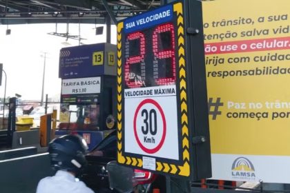 velocidade moto linha amarela