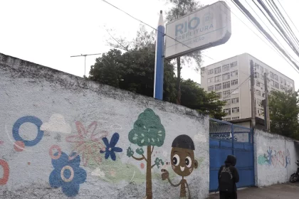 Violência armada é tema de estudo da Unicef e expõe riscos para 190 mil crianças e adolescentes da rede municipal do Rio de Janeiro
