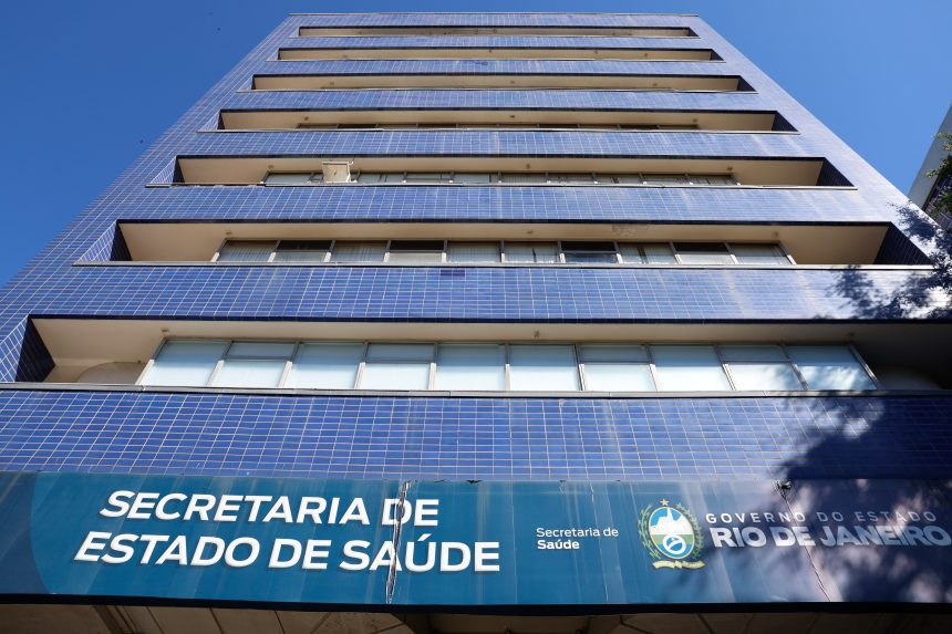 Fachada da sede da Fundação Saúde e da Secretaria de Saúde do governo do estado do Rio, no Rio Comprido