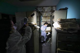 Documentos históricos do antigo IML começaram a ser retirados e preservados