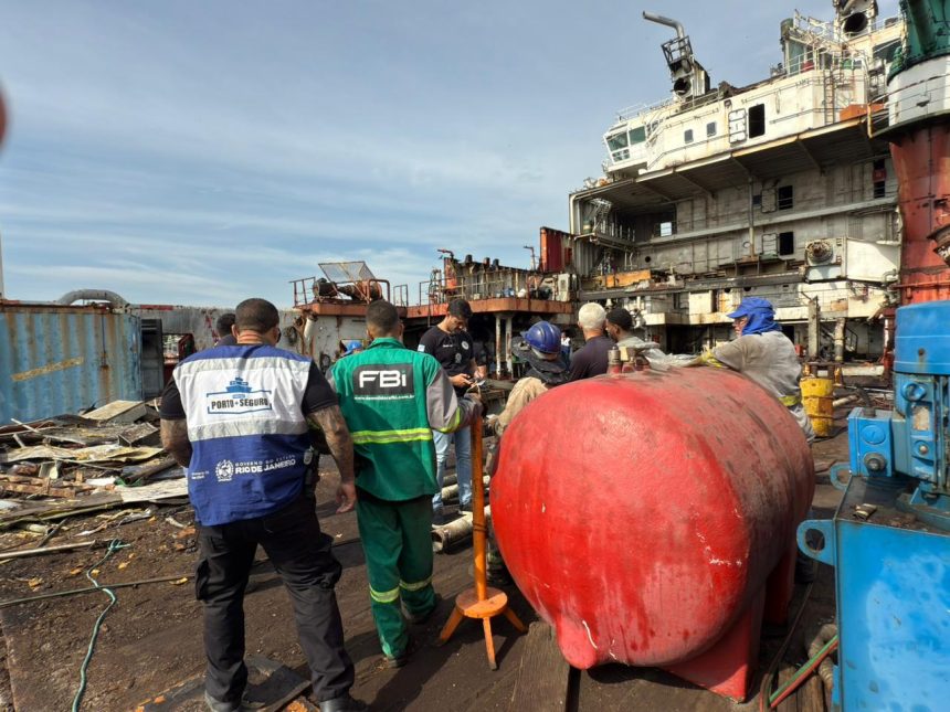 A desmontagem inadequada das estruturas de uma embarcação pode ocasionar o descarte indevido de resíduos