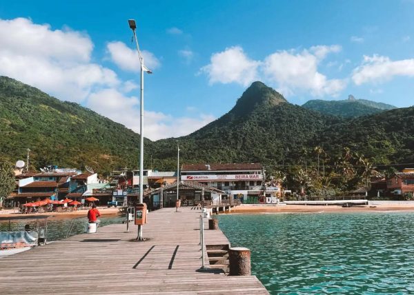 Dois dias antes de audiência sobre taxa do turismo, Prefeitura de Angra fecha quadra reservada pela Alerj