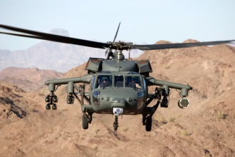 helicóptero Sikorsky UH-60L Black Hawk