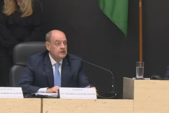 governador em exercício, desembargador Ricardo Couto, em reunião com Uerj