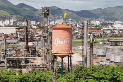 Imagens de refinaria Refit, do Grupo Fit, líder de débitos com ICMS