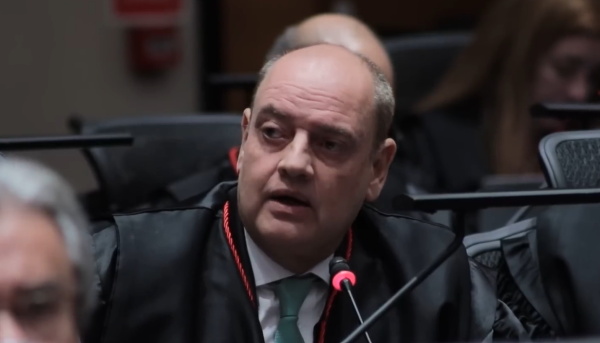 Caneta de Ricardo Couto começa a semana atingindo em postos estratégicos da Secretaria de Fazenda e do GSI
