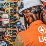 Funcionário da Light em serviço no Rio