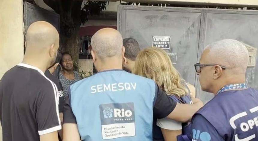 Agentes da Prefeitura do Rio à serviço da Secretaria de Envelhecimento Saudável e Qualidade de Vida (SEMESQV)