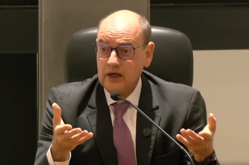 governador em exercício Ricardo Couto