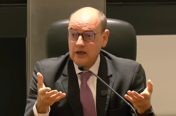 governador em exercício Ricardo Couto