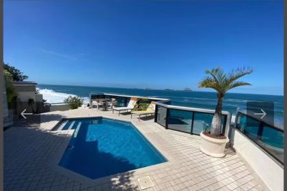 Cobertura duplex de 928 m², com piscina privativa e vista para a Praia do Leblon