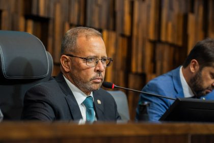 Enquanto presidia a sessão desta quinta-feira (7), Guilherme Delaroli defendeu a atuação da Alerj no caso da prisão de Thiago Rangel