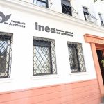 Fachada da sede do Instituto Estadual do Ambiente (Inea), alvo da reestruturação promovida pela Casa Civil