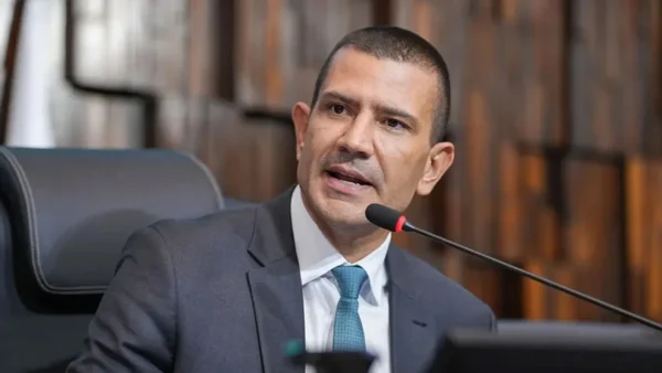Douglas Ruas afirma que comissão de fiscalização de gastos vai começar analisando contas da própria Alerj