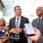 Douglas Ruas em coletiva de imprensa para convocar comissão especial que vai fiscalizar gastos na Alerj