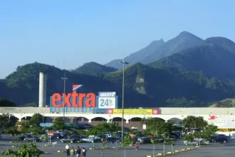 A Prefeitura do Rio concedeu licença para obras de novo complexo residencial na área do antigo Hipermercado Extra, na Barra da Tijuca.