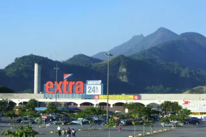 A Prefeitura do Rio concedeu licença para obras de novo complexo residencial na área do antigo Hipermercado Extra, na Barra da Tijuca.