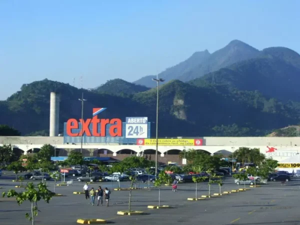 A Prefeitura do Rio concedeu licença para obras de novo complexo residencial na área do antigo Hipermercado Extra, na Barra da Tijuca.