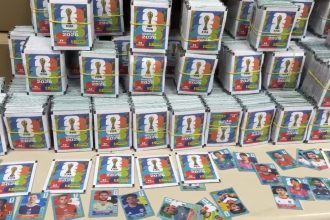 Figurinhas falsificadas da Copa do Mundo encontradas em Nova Iguaçu